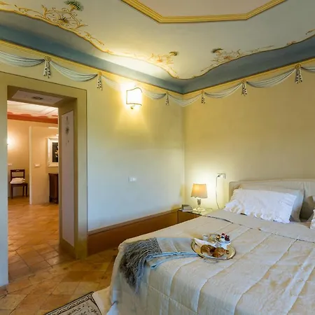 Вилла Sleeps 4 *