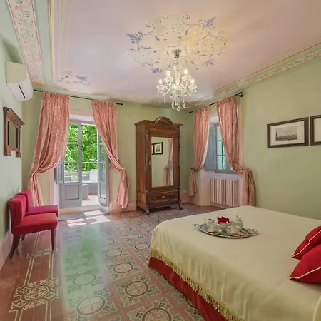 Вилла Sleeps 4 *