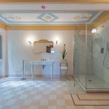 Sleeps 4 * Сиена