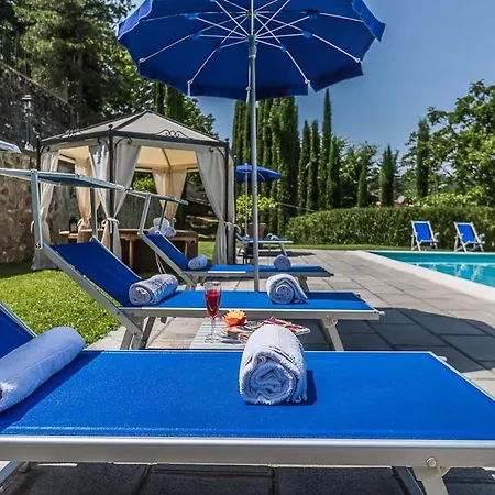 Вилла Sleeps 4 *
