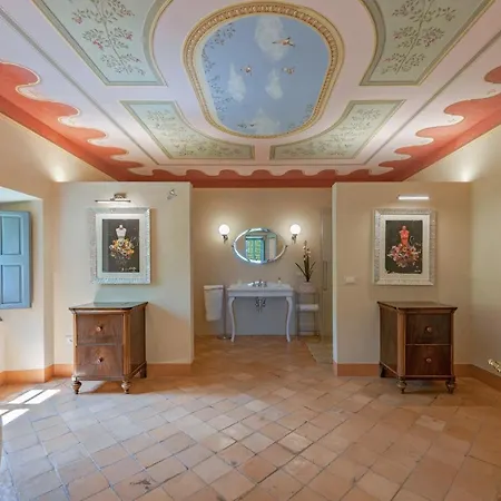 Вилла Sleeps 4 *
