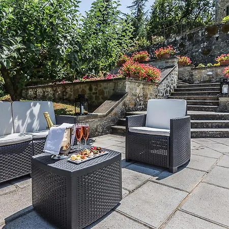 Вилла Sleeps 4 *